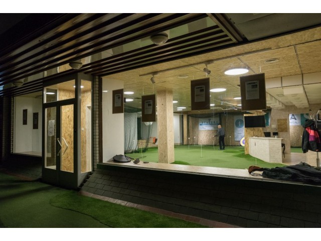 Golfy indoor golf center upravlja z-wave
